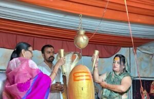 श्रावण के अंतिम सोमवार पर अनगढ़ हनुमान मंदिर में महाकालेश्वर जी का हुआ रुद्राभिषेक
