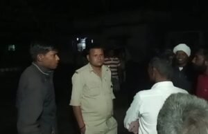 नशे में धुत आशिक मिजाज आरक्षक की ग्रामीणों ने घेरकर की धुनाई,एसपी ने दिए जांच के आदेश