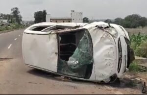 सिम्स के छात्र प्रशिक्षु डॉक्टरों की कार हुई दुर्घटनाग्रस्त..एक की हुई मौत,एक का उपचार जारी