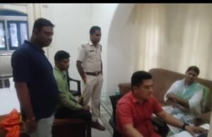 पचास हज़ार रुपये की रिश्वत लेते धराया एसआई.. कोर्ट में पेश करने के एवज में मांगी थी 1 लाख रुपये की रिश्वत