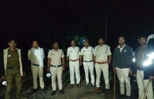कॉम्बिंग गश्त के दौरान छिंदवाड़ा पुलिस की कार्यवाही… एक ही रात्रि में 93 वारंटियो को पुलिस टीम ने किया गिरफ्तार