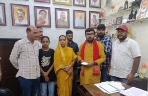 नकुल की सहायता हेतु सांसद ने बढ़ाये हाथ,1 लाख की व्यक्तिगत सहायता सहित सीएम से दिलाई 50 हज़ार की मदद