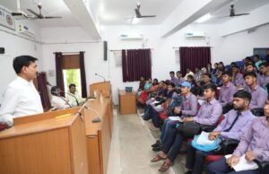 परिस्थितियों से जो लड़ेगा वही आगे बढ़ेगा : एमपीपीएससी प्रशिक्षण में कलेक्टर शीलेंद्र सिंह ने बताए सफलता के सूत्र