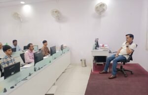 सीएम हेल्पलाइन कंट्रोल रूम का कलेक्टर ने किया औचक निरीक्षण…दिए त्वरित निराकरण के निर्देश