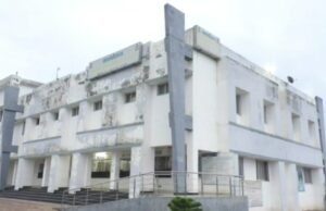 छिंदवाड़ा शहर में नो पार्किंग और कहीं भी बस खड़ा कर सवारी भरते पाए जाने पर आरटीओ का एक्शन : 7 बस चालकों के ड्राइविंग लाइसेंस सस्पेंड..14 वाहनों पर 12500 रूपये का जुर्माना