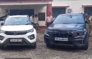 अंग्रेज़ी शराब की तस्करी करते भाई बहन सहित एक अन्य आरोपी गिरफ्तार..पुलिस ने 91 बॉटल महंगी अंग्रेज़ी शराब सहित 2 कारों को भी किया जप्त