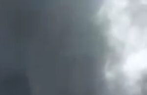 गुरैया सब्जी मंडी में आग लगने से मालवाहक वाहन और टीन शेड में रखे कैरेट सहित अन्य सामान जलकर खाक