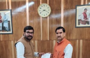 केंद्रीय राज्यमंत्री तोखन साहू से मिले सांसद विवेक बंटी साहू : नगर निगम क्षेत्र के विकास कार्यों के लिए मांगे 138.64 करोड़