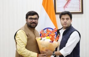 केन्द्रीय मंत्री ज्योतिरादित्य सिंधिया से मिले सांसद विवेक बंटी साहू : बीएसएनएल के नेटवर्क की समस्या से कराया अवगत