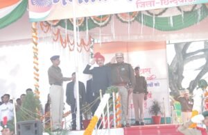 छिंदवाड़ा जिले में हर्षोल्लास के साथ मनाया गया 76 वां गणतंत्र दिवस…मुख्य समारोह में कलेक्टर ने राष्ट्रीय ध्वज फहराकर ली परेड की सलामी