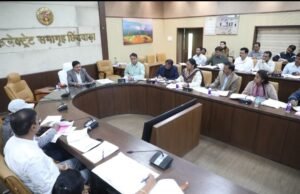 कलेक्टर के निर्देश : वास्तविक से ज्यादा जमीन बेचने वाले विक्रेता और गुमराह करने वाले कॉलोनाइजर पर कराई जाए एफआईआर