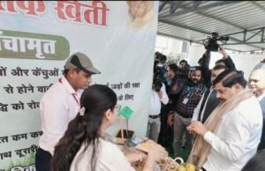 राज्य स्तरीय जैविक खेती कार्यशाला : सीएम ने छिंदवाड़ा जिले के जैविक उत्पादों के स्टॉल का निरीक्षण कर,की सराहना