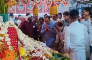 रंगपंचमी के अवसर पर सिंगोड़ी में जीवित समाधि स्थल पर हज़ारों श्रद्धालुओं ने टेका माथा..जिला भाजपा अध्यक्ष सहित पहुंचे अन्य नेता,शोभायात्रा में हुए शामिल एवं भक्तों को किया प्रसाद वितरित