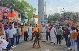 भाजपा नगर युवा मोर्चा ने किया आतंकवाद और पाकिस्तान का पुतला दहन