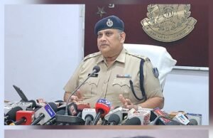 जहरीली कफ सिरप “कोल्ड्रिफ्” बनाने वाली कम्पनी श्रीसन फार्मा के मालिक रंगनाथन की गिरफ्तारी पर एसपी ने प्रेस वार्ता कर दी विस्तृत जानकारी…6 सदस्यीय एसआईटी ने सूझबूझ से किया गिरफ्तार.,आरोपी का देश छोड़कर भाग जाने का भी पुलिस को था भय