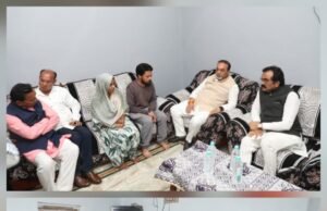 छिन्दवाड़ा में 22 मासूमो की मौतों के बाद छिन्दवाड़ा पहुंचे जिले के प्रभारी मंत्री राकेश सिंह…4 पीड़ित परिवारों से की मुलाकात..मीडिया से चर्चा में सफाई देते आये नजर