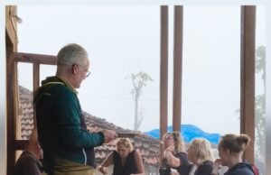 नीदरलैंड के पर्यटकों को पातालकोट की वादियों ने किया रोमांचित : विदेशियों को भा गई समा की खीर और चावल के पापड़…होम स्टे में गुजारी रात