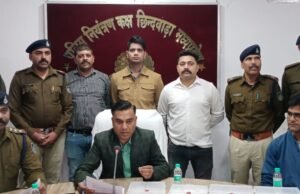 कोतवाली पुलिस की गिरफ्त में आये चोर चाचा भतीजे : आलमारी,कूलर सुधारने के बहाने घूमते हुए सूने मकान को बनाया था निशाना…पुलिस ने दो आरोपियों को किया गिरफ्तार,चोरी का माल भी बरामद
