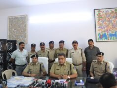 पुलिस की गिरफ्त में लुटेरे : पहले कार से मारी टक्कर और फिर ले उड़े ढाई लाख…05 आरोपी गिरफ्तार, लूटे गए 2 लाख व एक्टिवा सहित घटना में प्रयुक्त 1 कार,2 बाइक व 5 मोबाइल जप्त