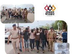 देहात पुलिस ने सराफा व्यापारी से लूट के फरार चल रहे 04 आरोपियों को किया गिरफ्तार….जुलुस के रूप में आरोपियों को न्यायालय ने गई पुलिस,सड़क पर लगवाई उठक बैठक