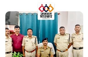 नाजम बगीचा,कैलाश बिहार कालोनी,खजरी में हो रही थी गांजे की खेती….देहात पुलिस ने रेड मारकर 02 किलो 600 ग्राम वजनी गांजे के 07 पौधे किये जप्त… आरोपी गिरफ्तार