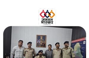 छिन्दवाड़ा : कोतवाली पुलिस की कार्रवाई….निर्माणाधीन बिल्डिंग से बिजली फिटिंग के कॉपर वायर चोरी करने वाले दो आरोपियों को किया गिरफ्तार,चोरी गए 17 बंडल तार एवं स्कूटी जप्त