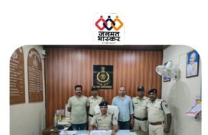 छिन्दवाड़ा : पुलिस ने 02 गांजा तस्करों को किया गिरफ्तार…02 किलो गांजा सहित परिवहन में प्रयुक्त बाइक भी जप्त…गांजा बेचने वाला शिक्षक कॉलोनी निवासी युवक को भी बनाया गया आरोपी